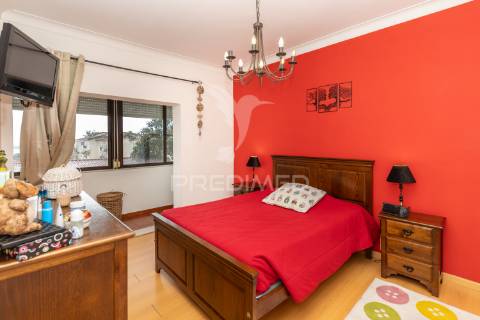 Andar de moradia duplex com logradouro e garagem,setúbal.