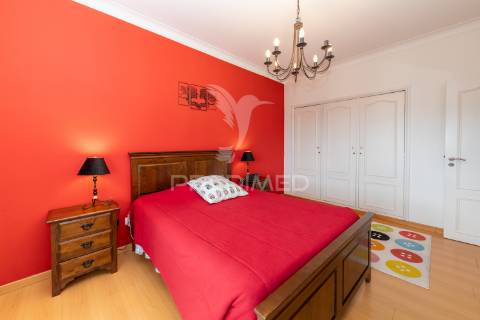 Andar de moradia duplex com logradouro e garagem,setúbal.