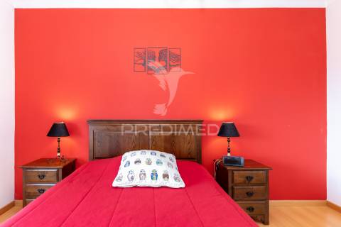 Andar de moradia duplex com logradouro e garagem,setúbal.