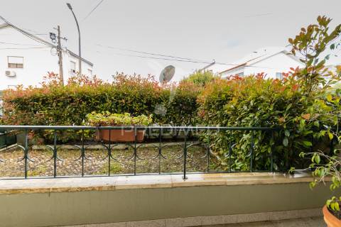 Andar de moradia duplex com logradouro e garagem,setúbal.