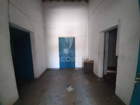 Antiga padaria industrial de alfundão - para recuperar