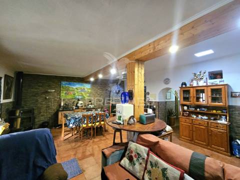 Moradia t3 com quintal nos geraldos, castro verde