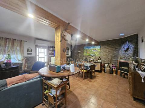 Moradia t3 com quintal nos geraldos, castro verde