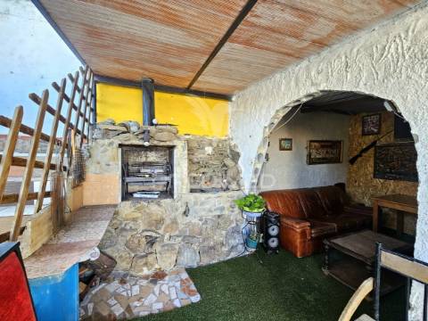 Moradia t3 com quintal nos geraldos, castro verde