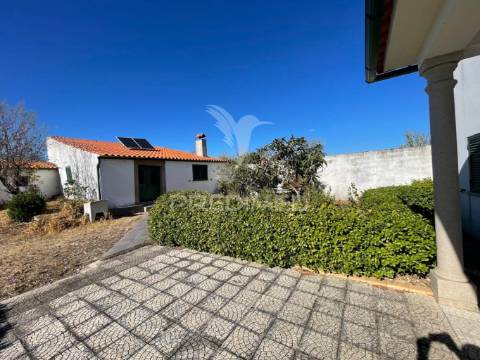 Moradia em almendra – vila nova de foz côa