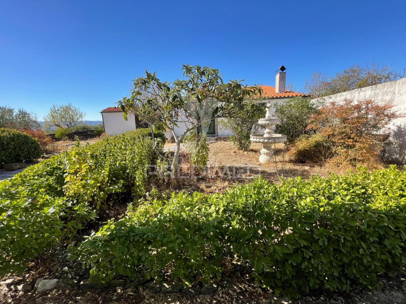 Moradia em almendra – vila nova de foz côa