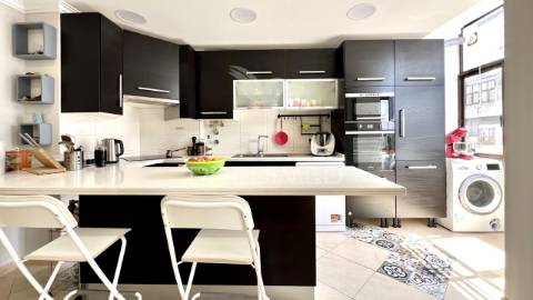 Apartamento t2 em santo antónio da charneca, barreiro