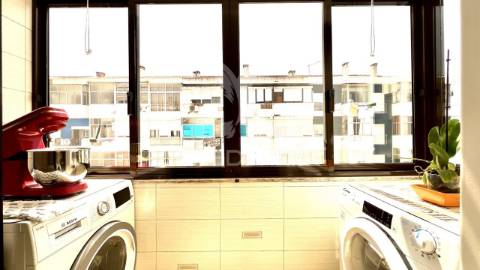 Apartamento t2 em santo antónio da charneca, barreiro