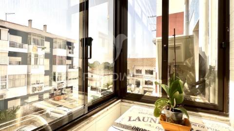 Apartamento t2 em santo antónio da charneca, barreiro