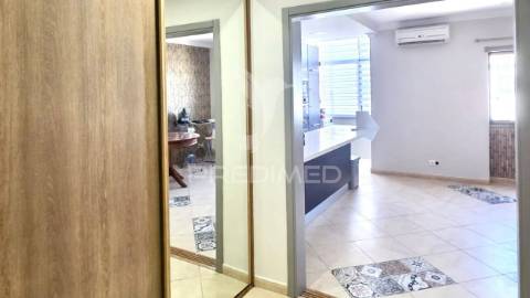 Apartamento t2 em santo antónio da charneca, barreiro