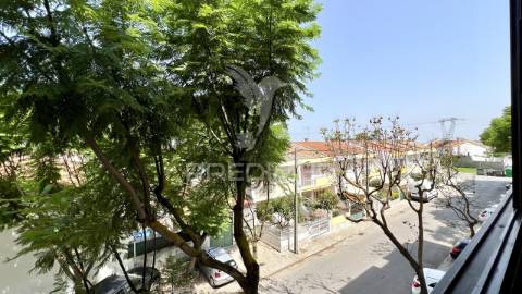 Apartamento t2 em santo antónio da charneca, barreiro