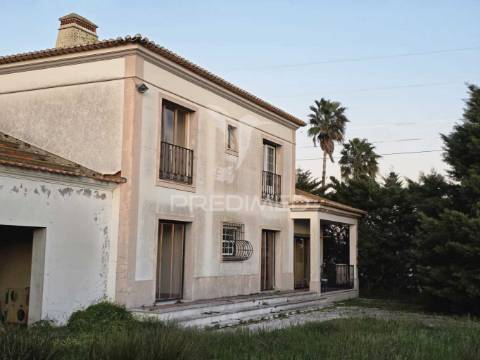 Quinta com 10.000 m² e armazém licenciado para indústria — palmela