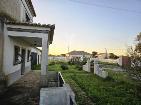 Quinta com 10.000 m² e armazém licenciado para indústria — palmela