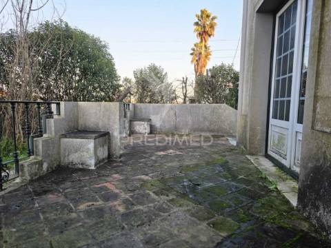 Quinta com 10.000 m² e armazém licenciado para indústria — palmela