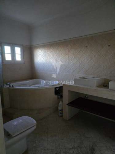 Quinta com 10.000 m² e armazém licenciado para indústria — palmela