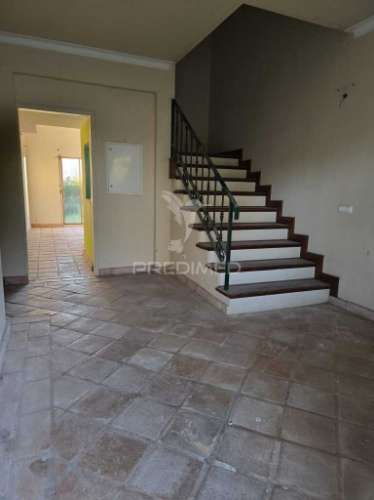 Quinta com 10.000 m² e armazém licenciado para indústria — palmela