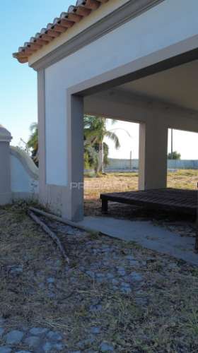 Quinta com 10.000 m² e armazém licenciado para indústria — palmela