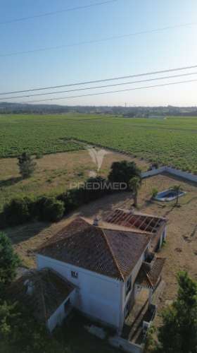 Quinta com 10.000 m² e armazém licenciado para indústria — palmela