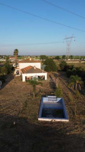 Quinta com 10.000 m² e armazém licenciado para indústria — palmela