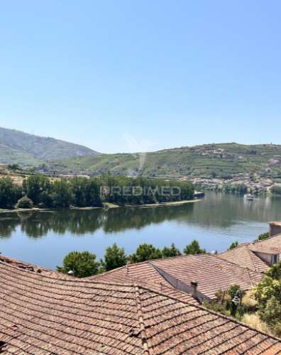 Apartamento t3  no centro da cidade com vista sobre o rio douro, no peso da régua