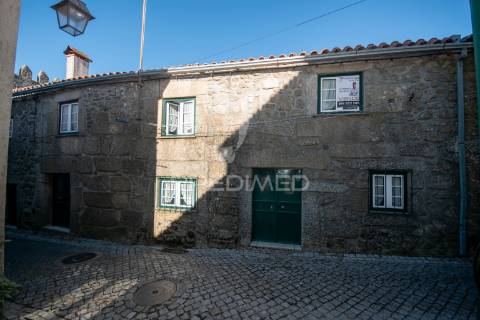 Moradia t3 +1 no centro histórico de trancoso