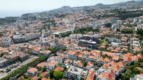 Prédio em santa luzia - funchal, ilha da madeira