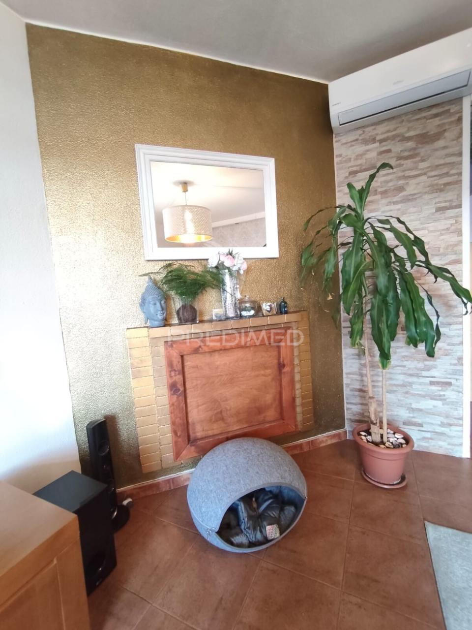 Duplex t2 com lareira e varanda ampla, grândola.