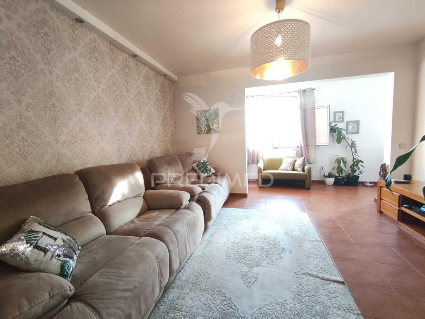 Duplex t2 com lareira e varanda ampla, grândola.