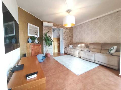 Duplex t2 com lareira e varanda ampla, grândola.