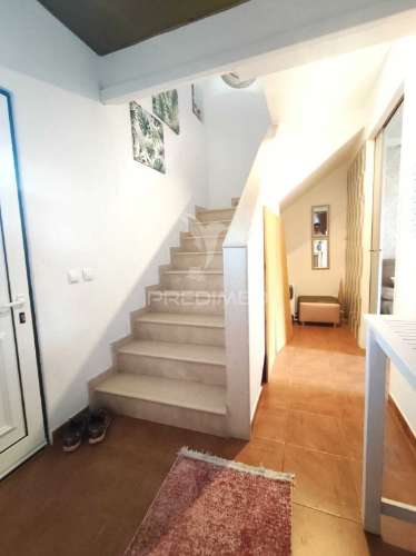 Duplex t2 com lareira e varanda ampla, grândola.