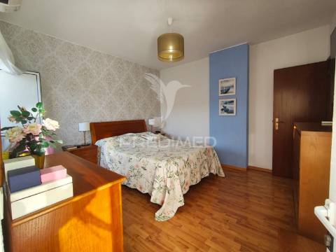 Duplex t2 com lareira e varanda ampla, grândola.