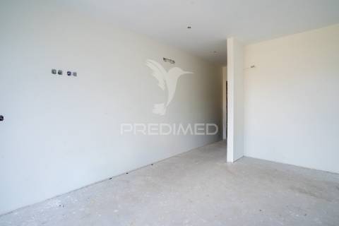 Moradia t3 em fase de construção com vista mar , santa cruz - ilha da madeira