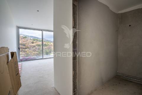 Moradia t3 em fase de construção com vista mar , santa cruz - ilha da madeira