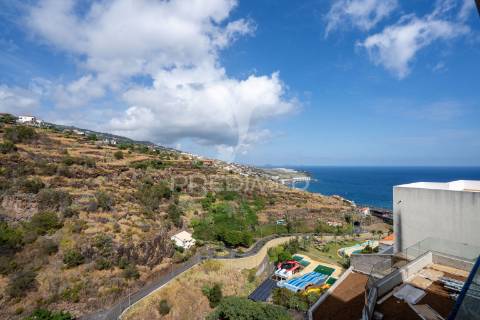 Moradia t3 em fase de construção com vista mar , santa cruz - ilha da madeira