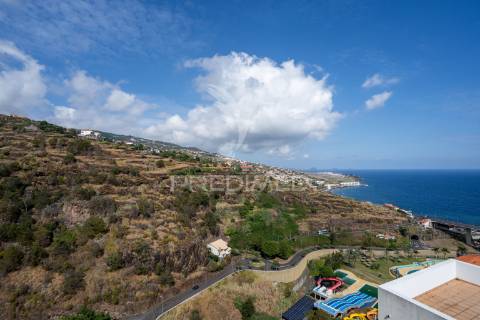Moradia t3 em fase de construção com vista mar , santa cruz - ilha da madeira
