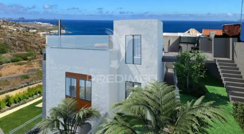 Moradia t3 em fase de construção com vista mar , santa cruz - ilha da madeira