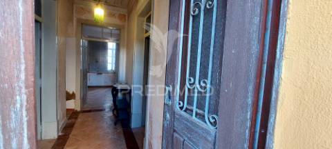 Moradia t3, no centro da vila de cuba para remodelação total