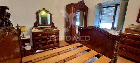 Moradia t3, no centro da vila de cuba para remodelação total