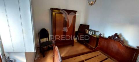 Moradia t3, no centro da vila de cuba para remodelação total