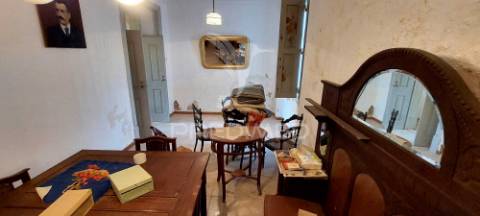 Moradia t3, no centro da vila de cuba para remodelação total