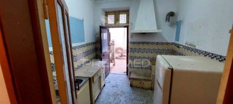 Moradia t3, no centro da vila de cuba para remodelação total