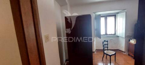 Moradia t3, no centro da vila de cuba para remodelação total