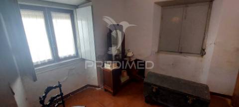 Moradia t3, no centro da vila de cuba para remodelação total