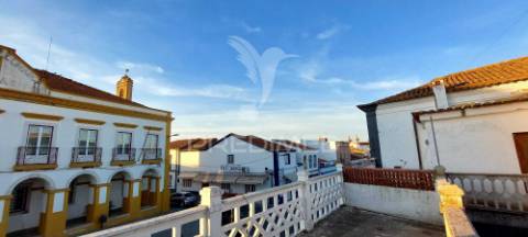 Moradia t3, no centro da vila de cuba para remodelação total