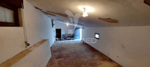 Moradia t3, no centro da vila de cuba para remodelação total