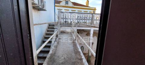 Moradia t3, no centro da vila de cuba para remodelação total