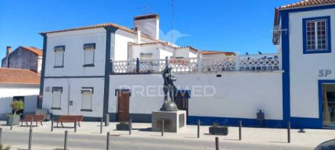 Moradia t3, no centro da vila de cuba para remodelação total