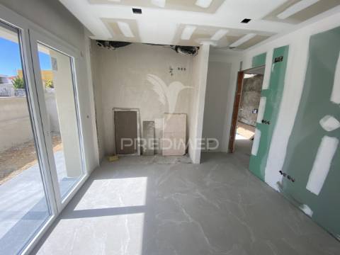 Moradia t4 geminada na carcereira