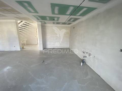 Moradia t4 geminada na carcereira