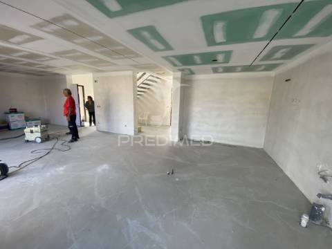 Moradia t4 geminada na carcereira